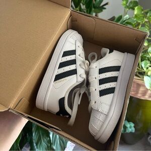 Kids Superstar ADIDAS • Size 6K